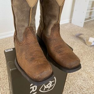 Nearly New Ariat Rambler Square Toe Cowboy Boots